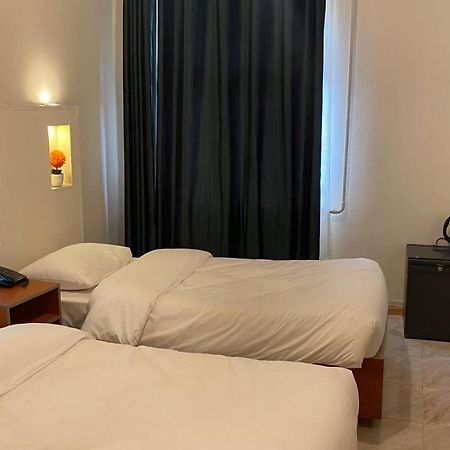 New Park Hotel Amman Esterno foto