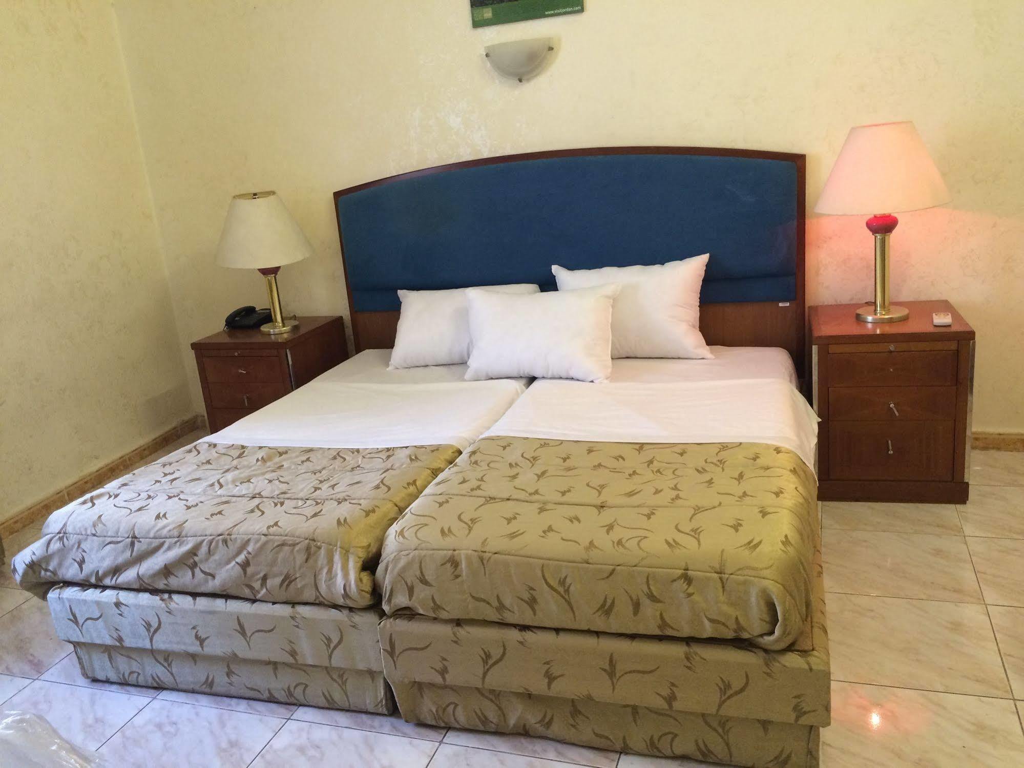 New Park Hotel Amman Esterno foto